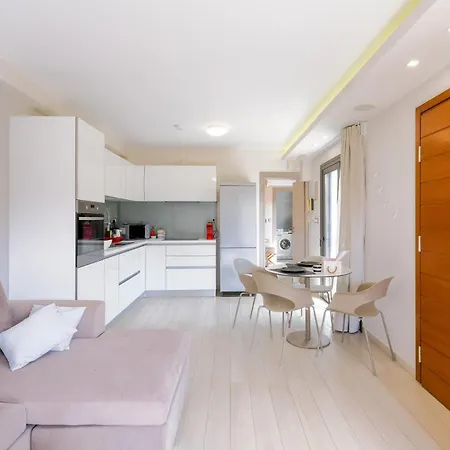 Appartamento Glaros Twin, Flats W. Private Garden Near *