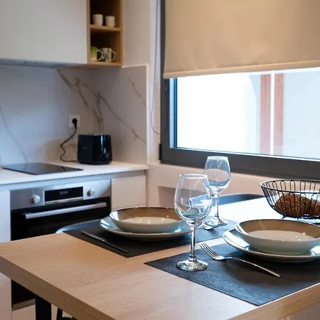 Glaros Twin, Flats W. Private Garden Near Appartamento