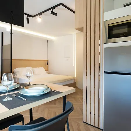 Glaros Twin, Flats W. Private Garden Near Appartamento *