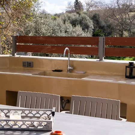 Appartamento Glaros Twin, Flats W. Private Garden Near *